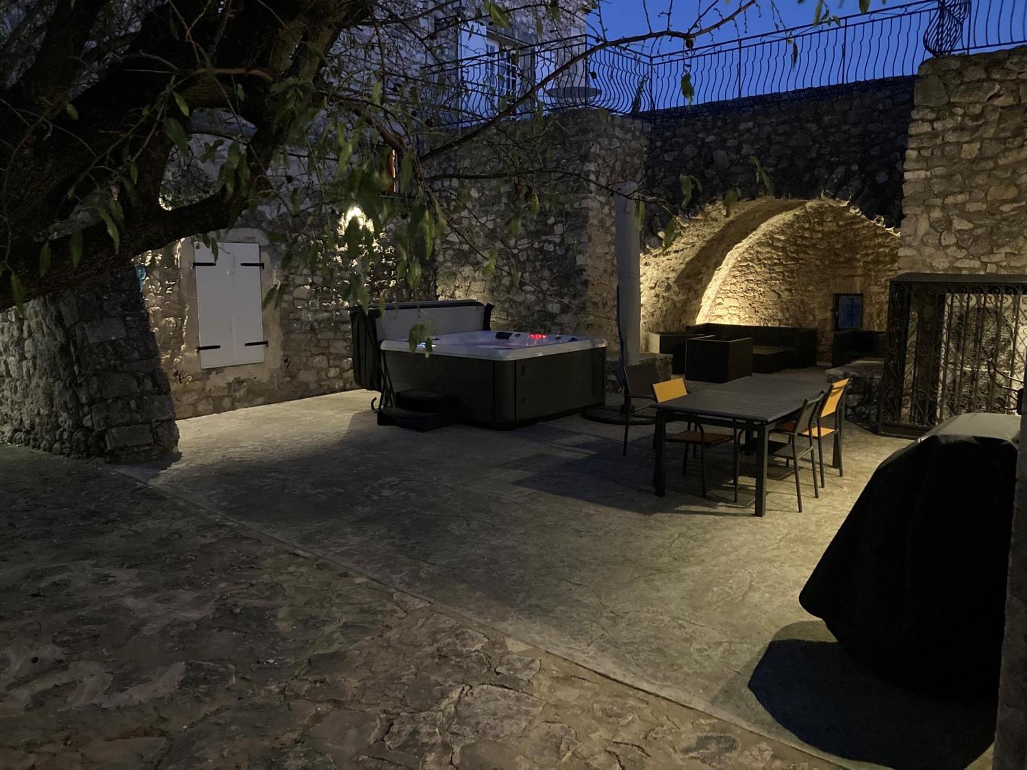 La Closerie D'Escalin Gite 12 Personnes Et Jacuzzi La Garde-Adhémar 외부 사진
